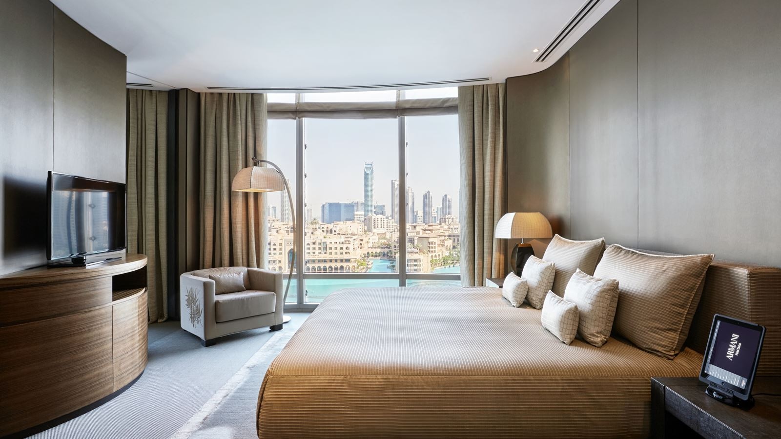 rooms-armani-fountain-suite