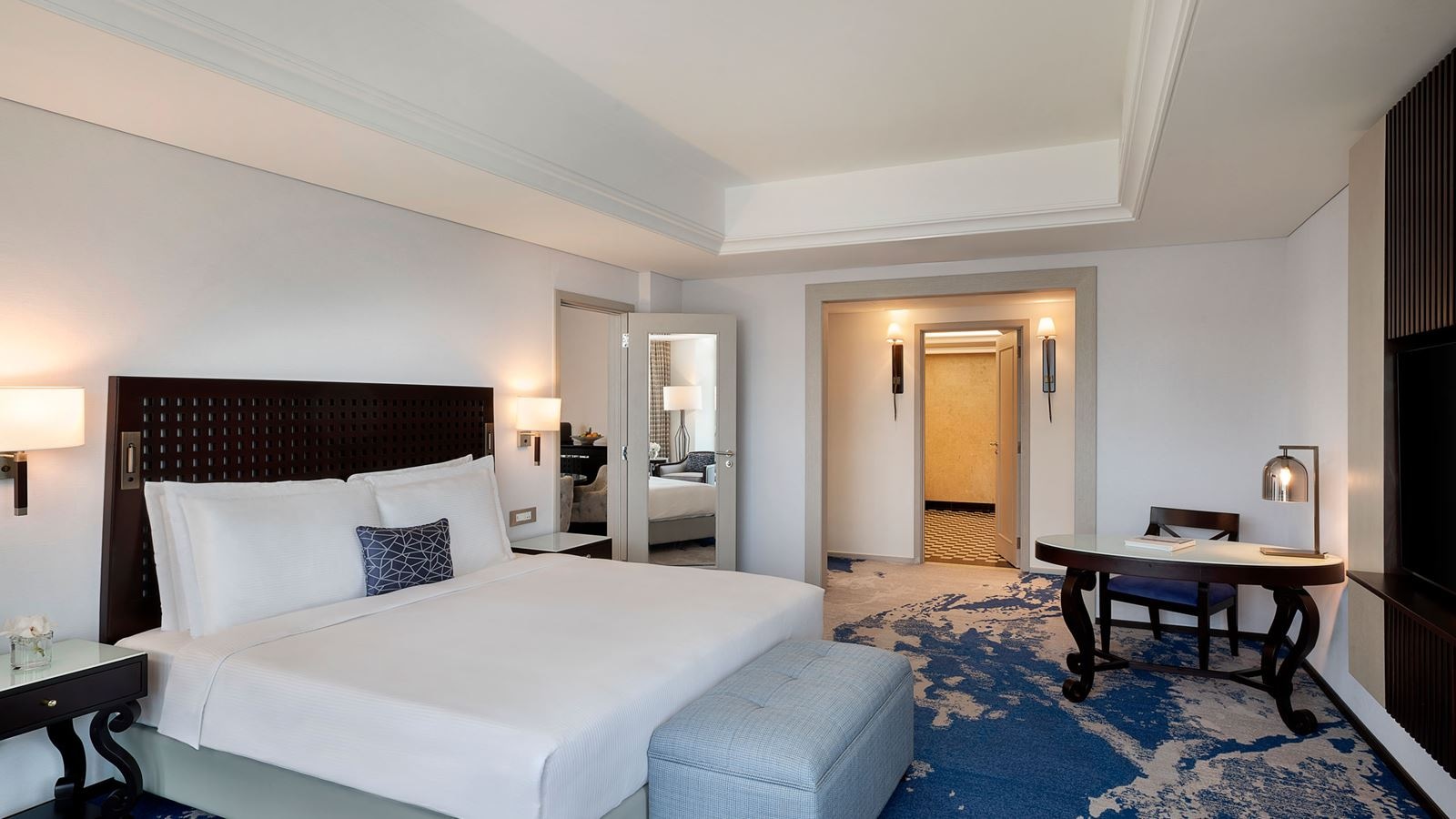 rooms-sea-view-suite-with-balcony-and-lounge-access