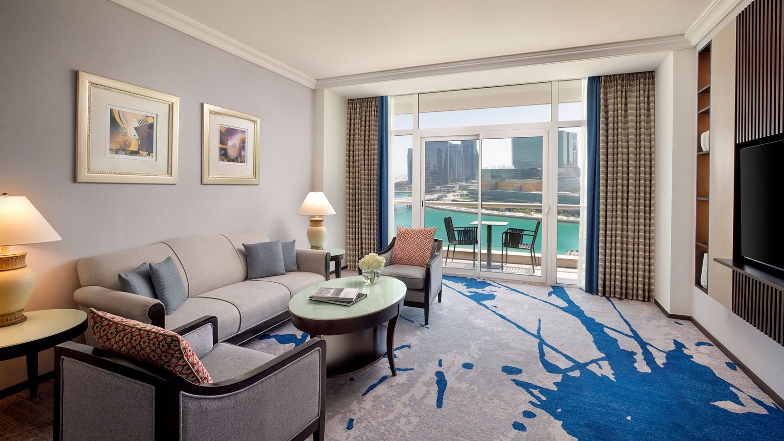 rooms-sea-view-suite-with-balcony-and-lounge-access