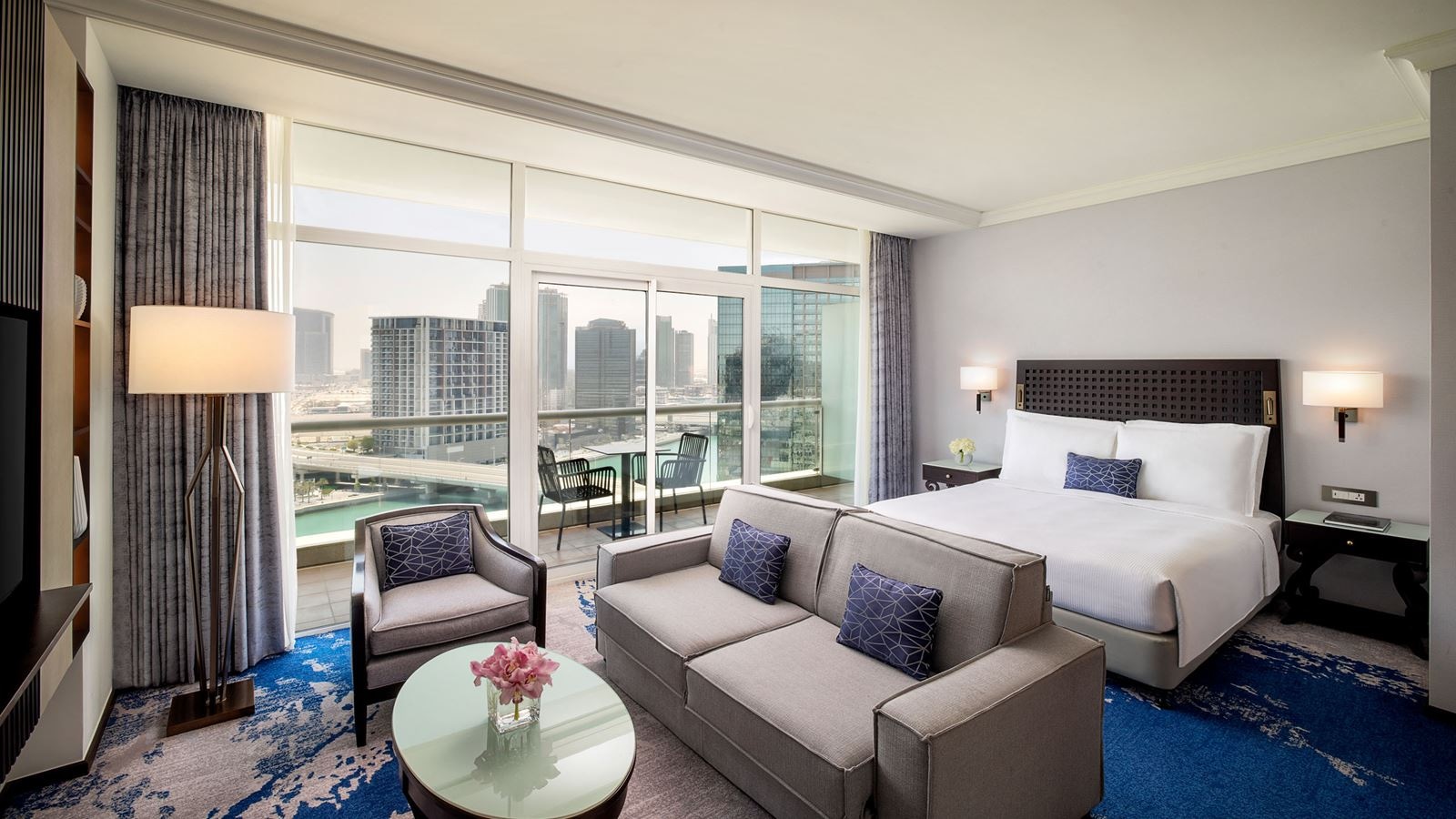 rooms-sea-view-family-room-with-balcony-and-sofa-bed