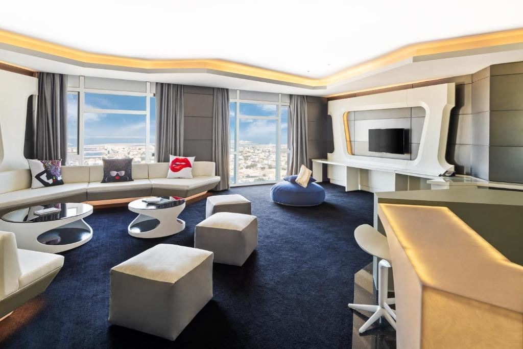 rooms-king-vibrant-suite