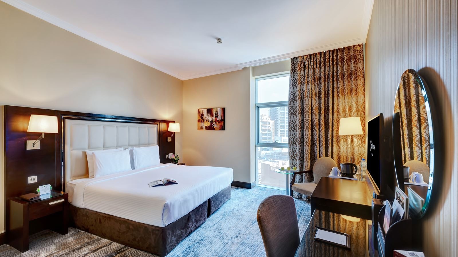 rooms-deluxe-one-bedroom-suite-city-view