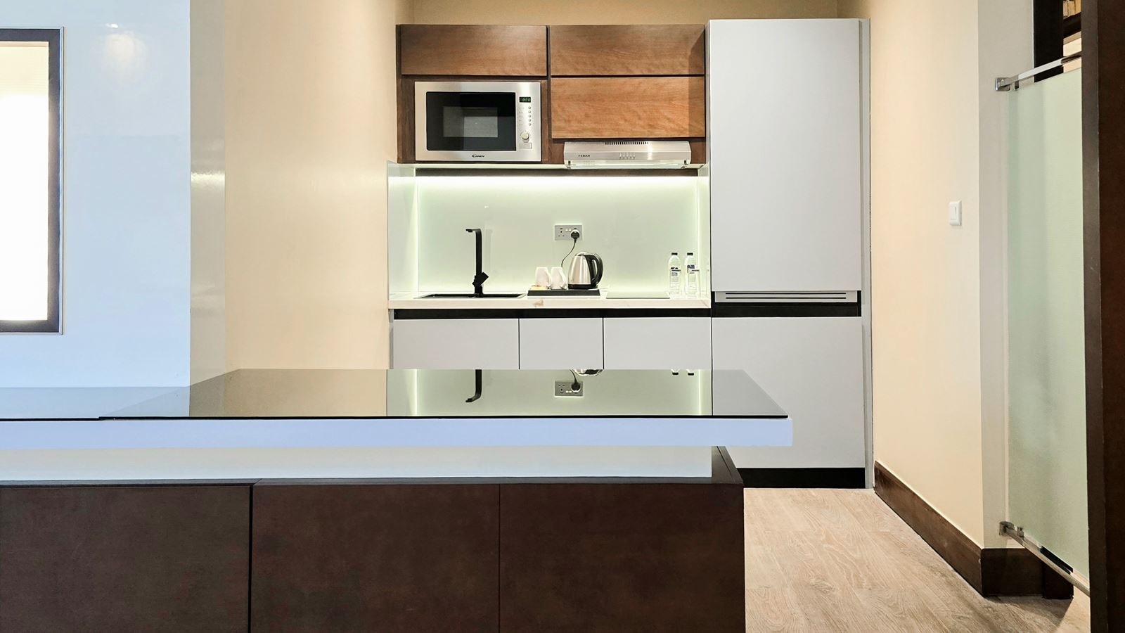 rooms-deluxe-one-bedroom-suite-city-view