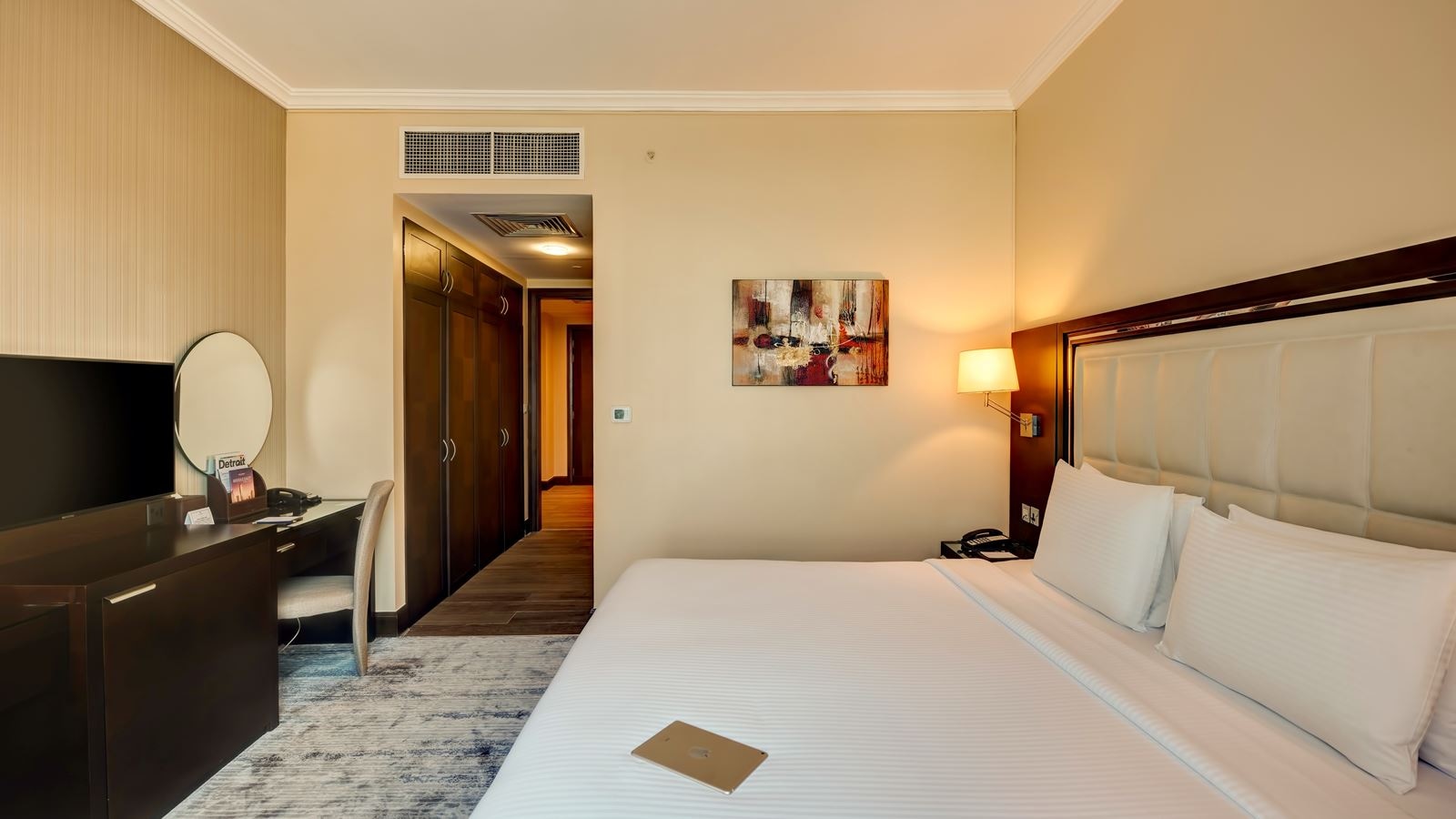 rooms-deluxe-one-bedroom-suite-creek-view