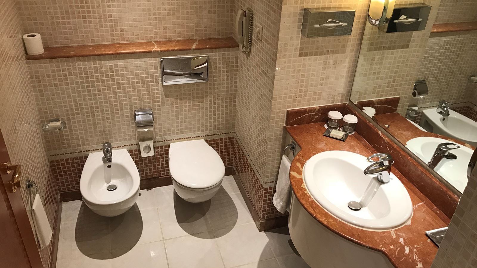 rooms-superior-king-room-city-view