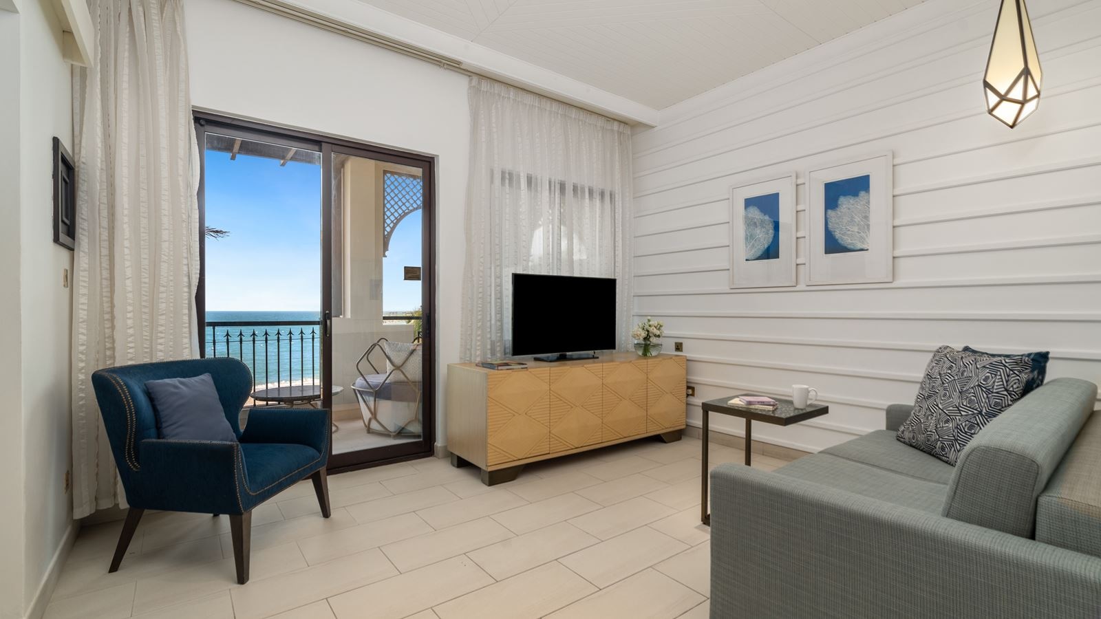 rooms-one-bedroom-premium-suite-beach-front