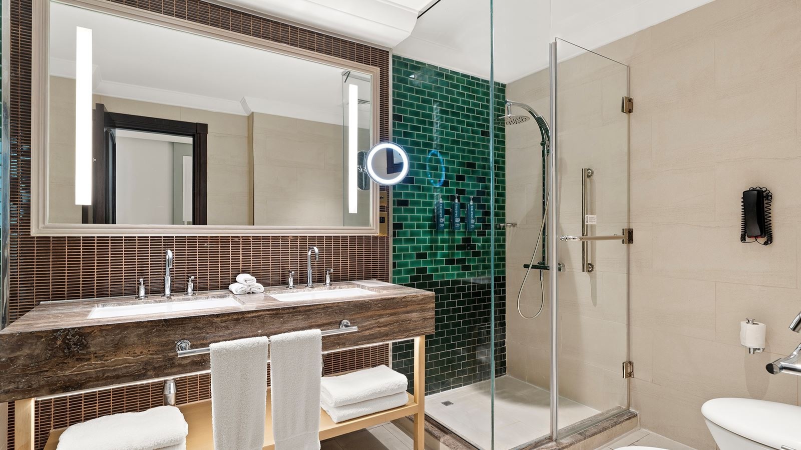 rooms-family-room-beach-access