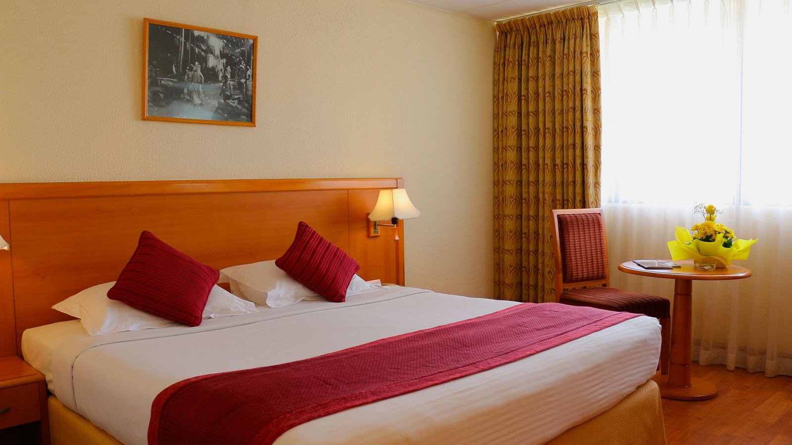 rooms-standard-room-city-side