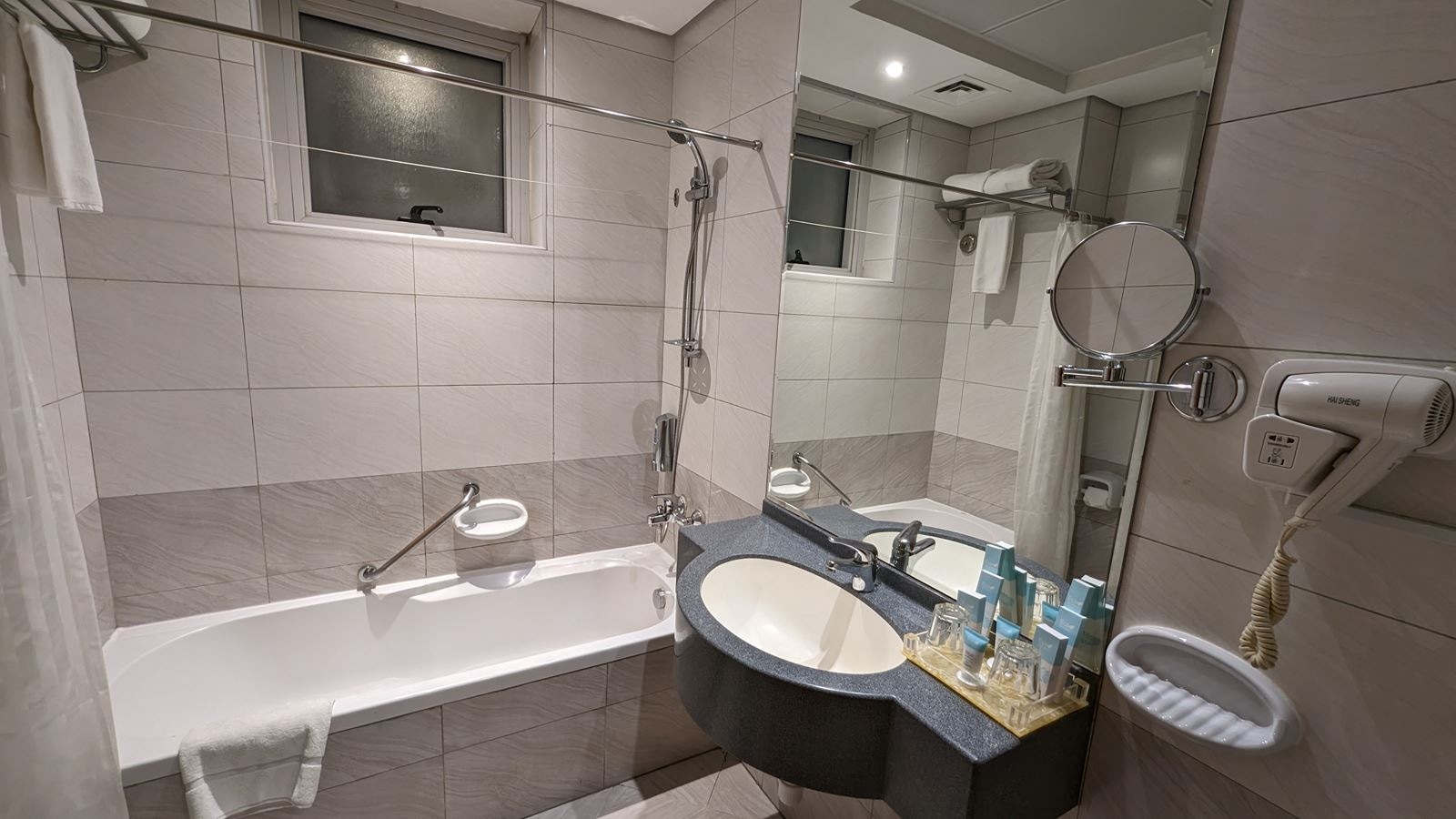 rooms-deluxe-room-with-kitchen