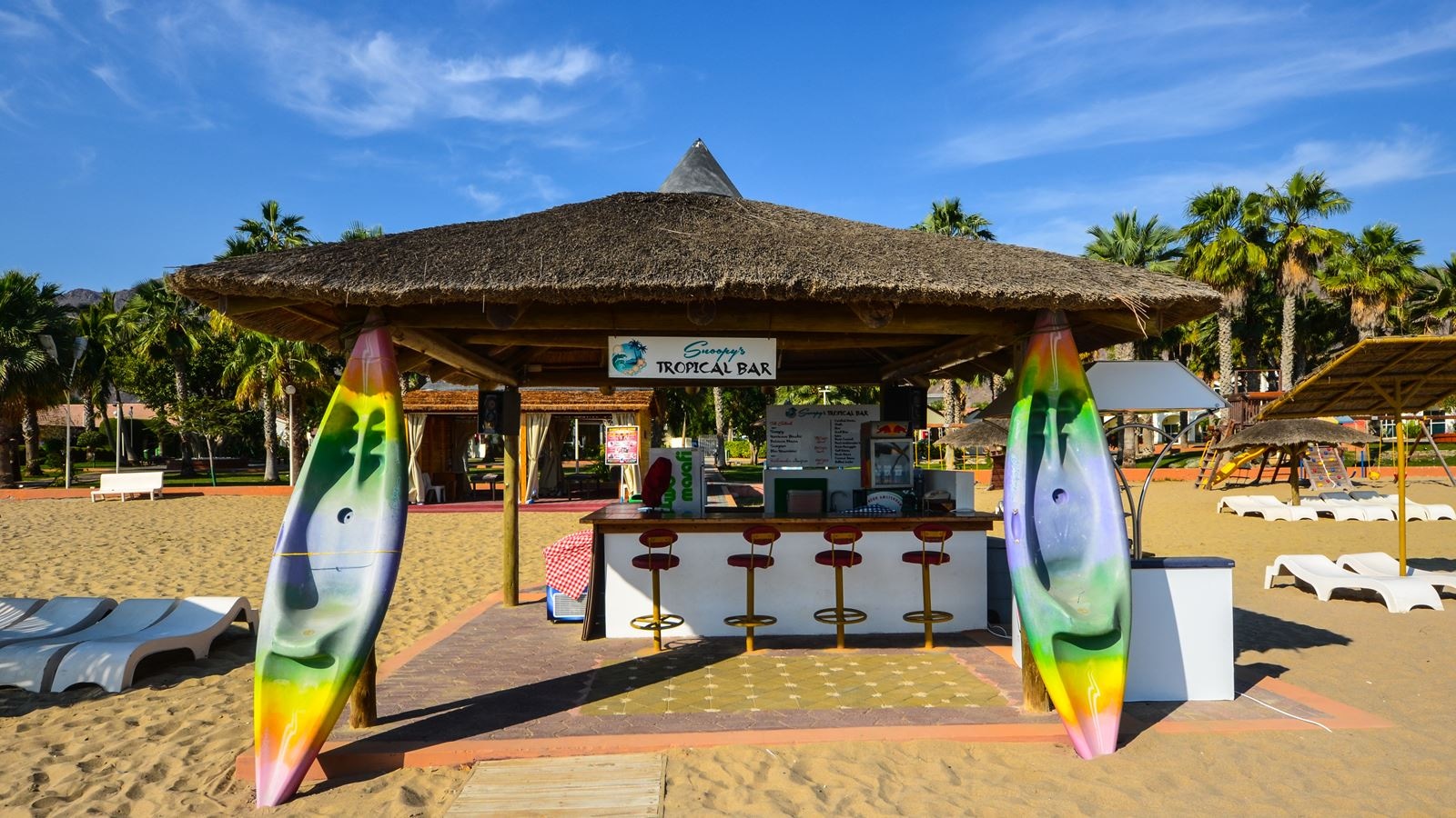 bars-snoopy-beach-bar