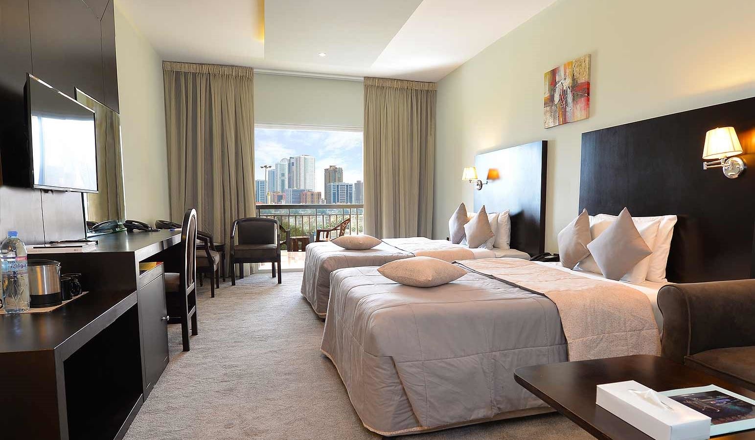 rooms-deluxe-room-city-view