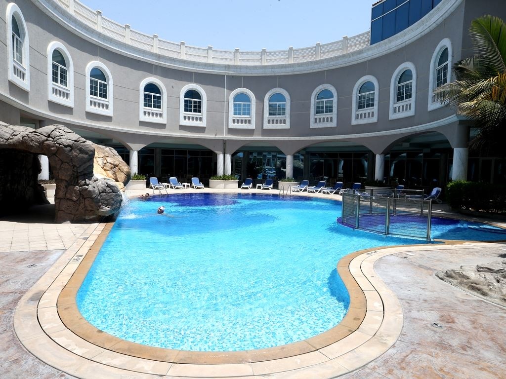 pools-outdoor-pool
