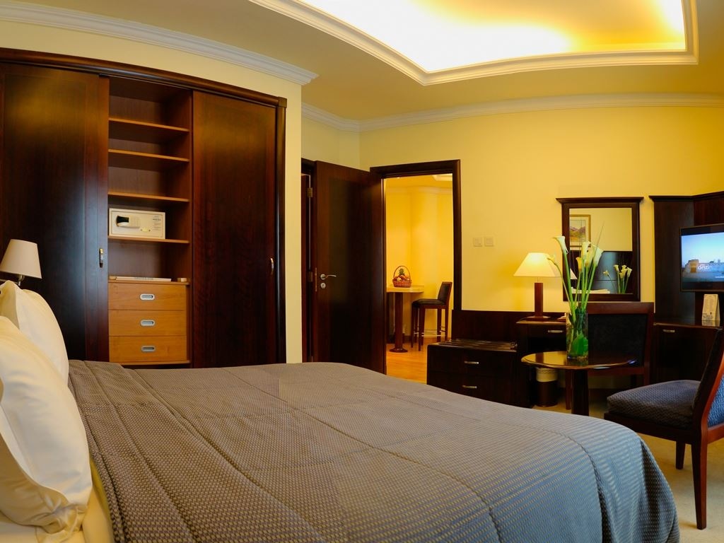 rooms-executive-suite