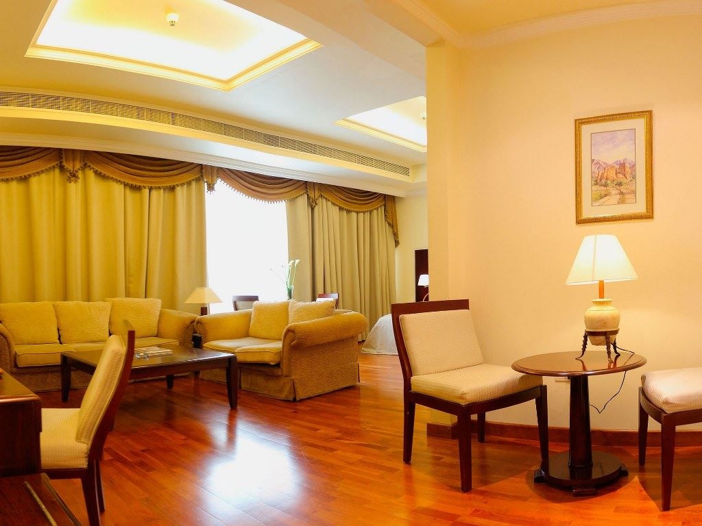 rooms-business-suite