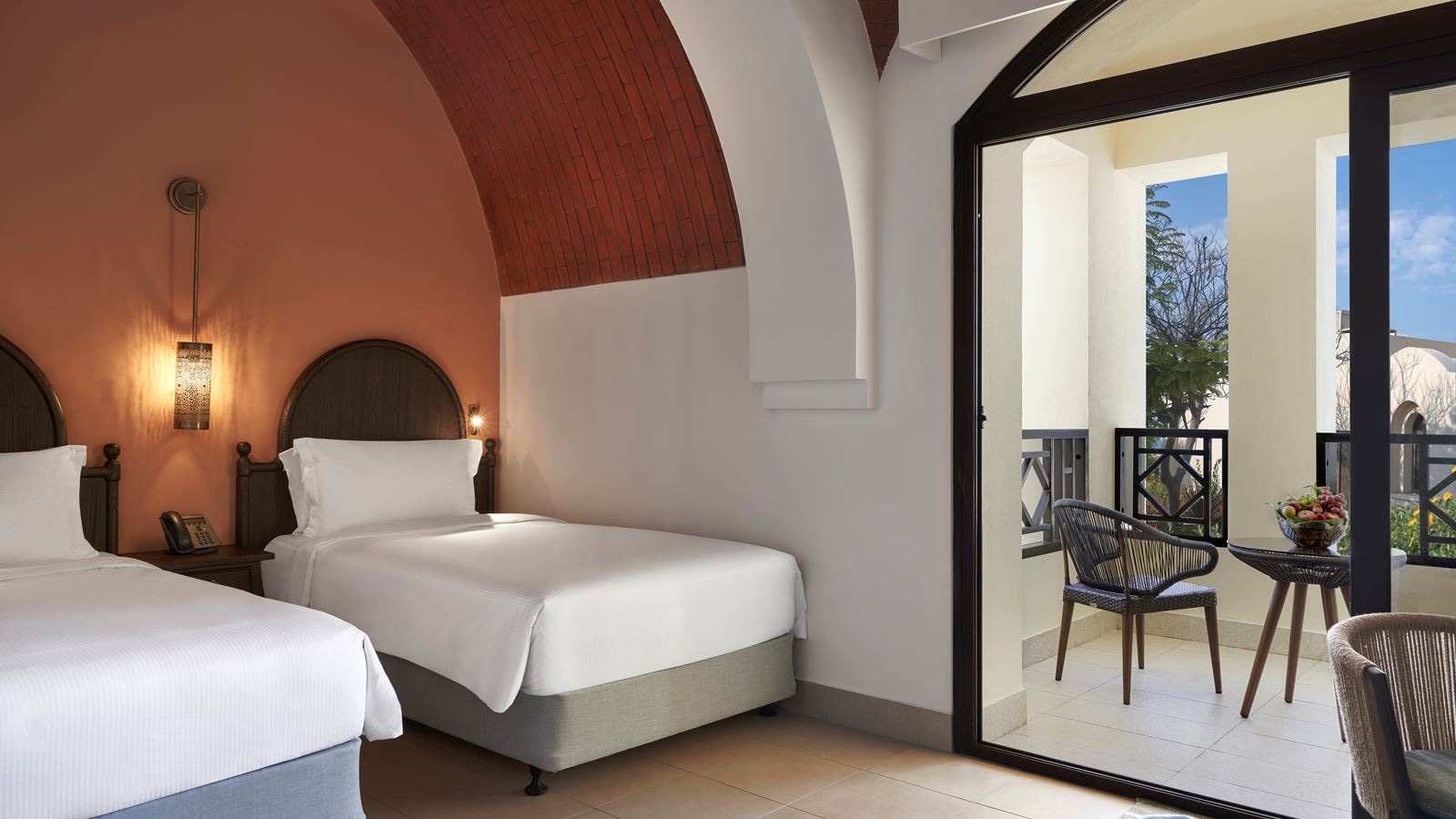 rooms-guest-room-king-or-twin