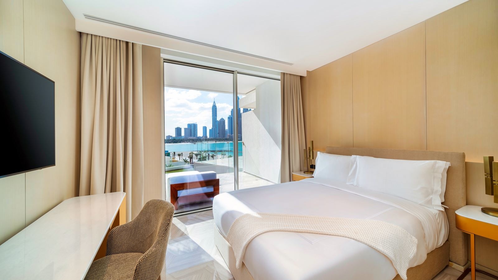 rooms-4-bed-|-xl-terrace--pool-suite