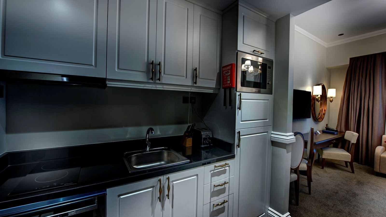 rooms-deluxe-studio-city-view