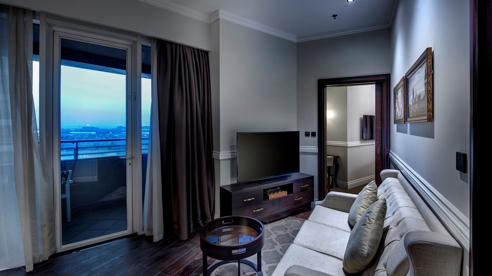 rooms-executive-studio-city-view-or-partial-sea-view