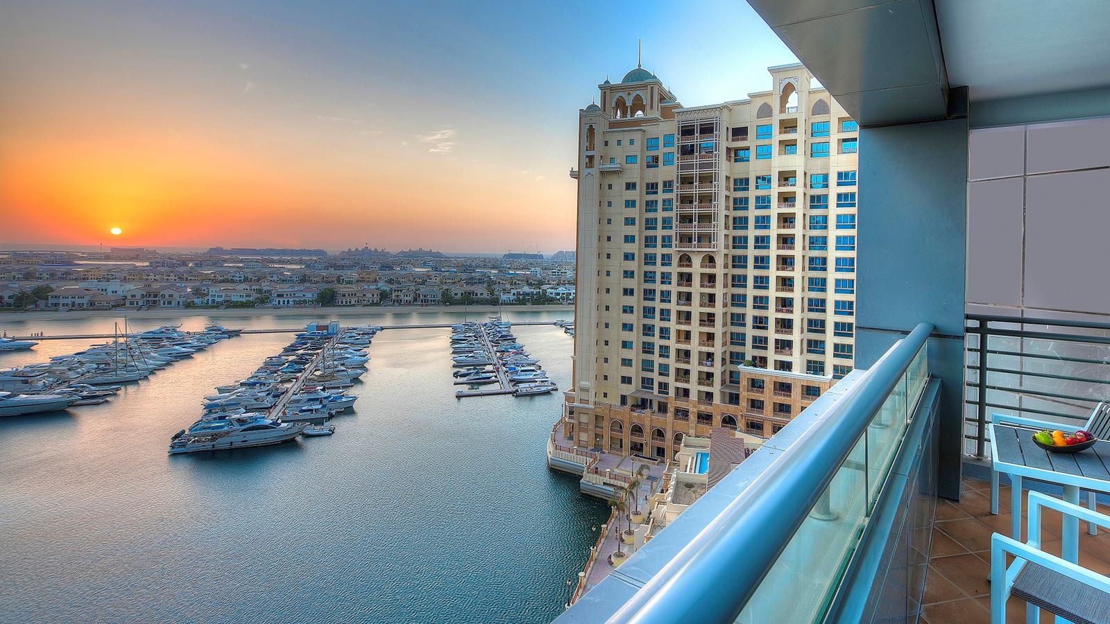 rooms-executive-studio-city-view-or-partial-sea-view