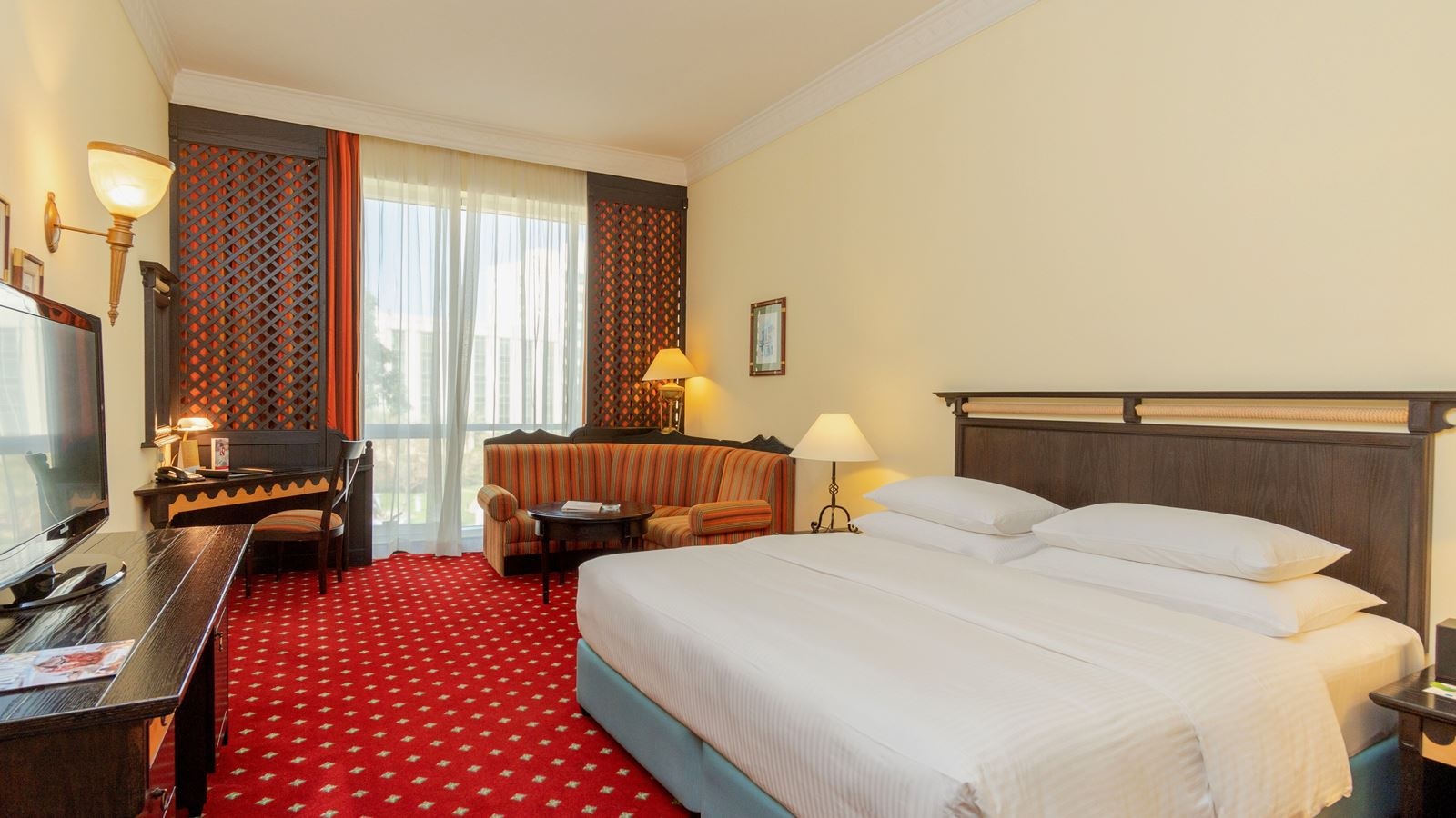 rooms-deluxe-king-or-twin