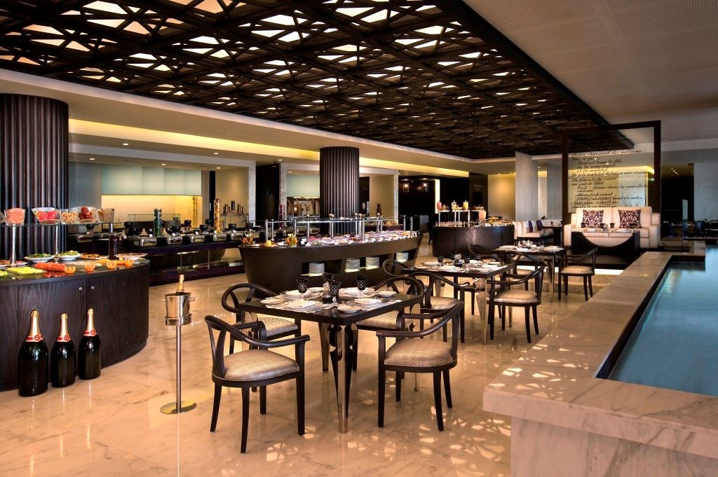 restaurants-corniche-all-day-dining-restaurant