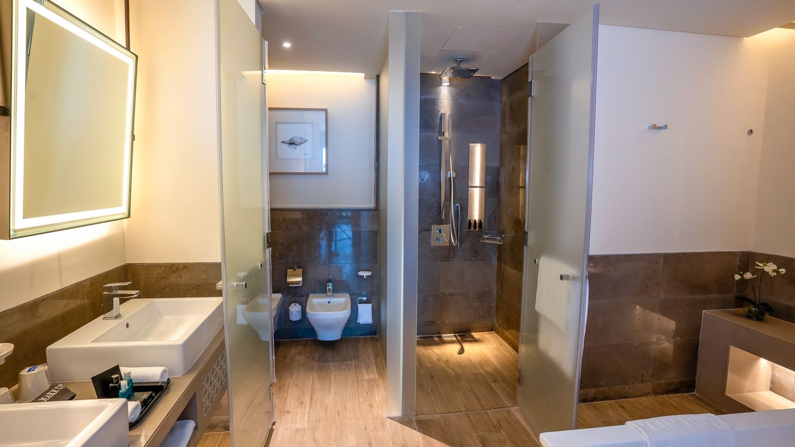 rooms-one-bedroom-resort-view-suite-with-balcony