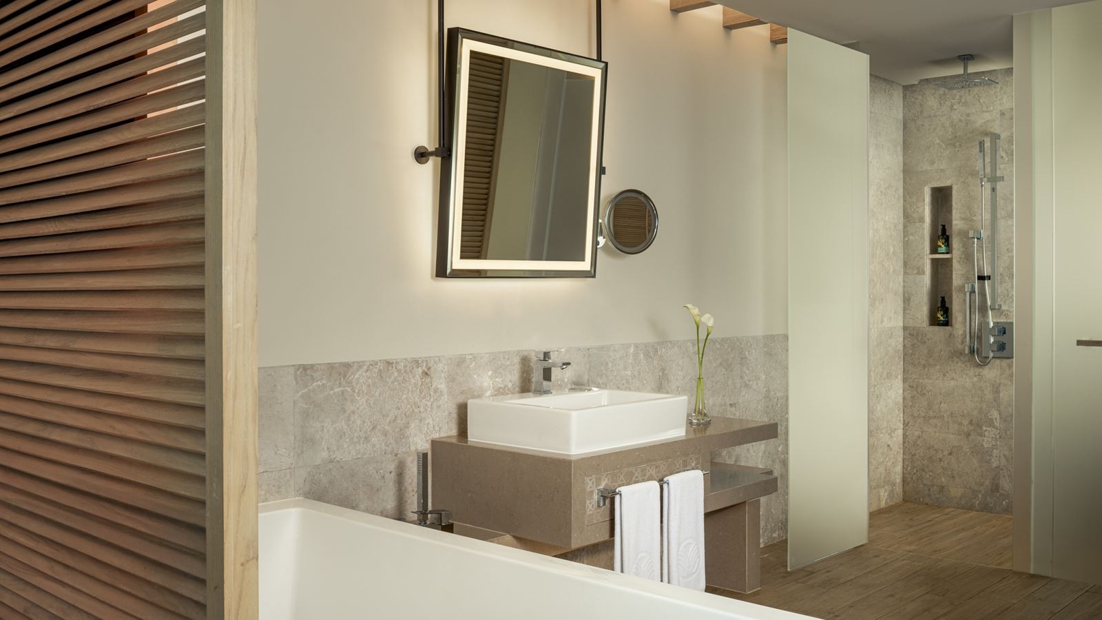 rooms-sea-view-room-with-lounge-access-and-balcony