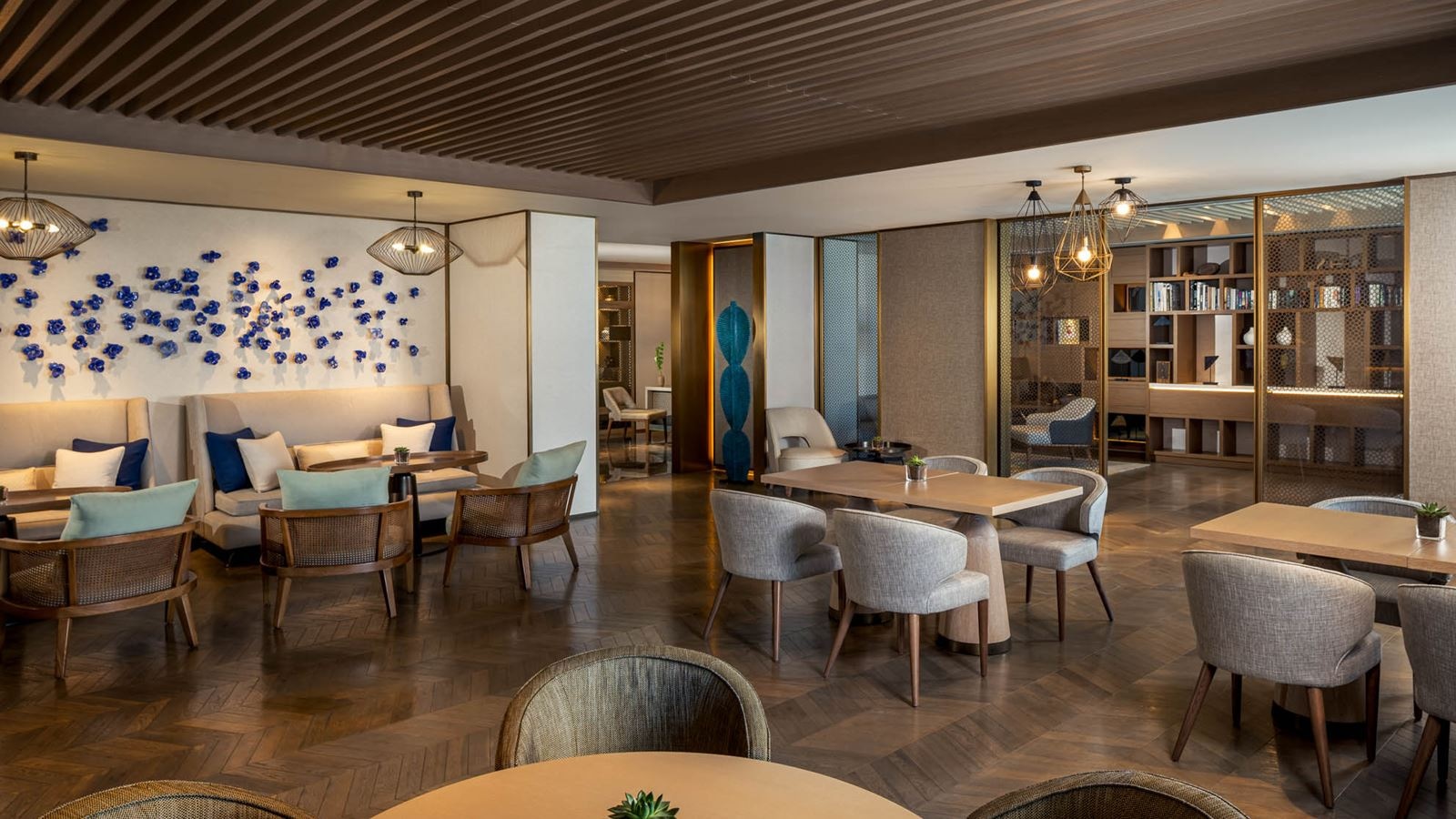 rooms-sea-view-room-with-lounge-access-and-balcony