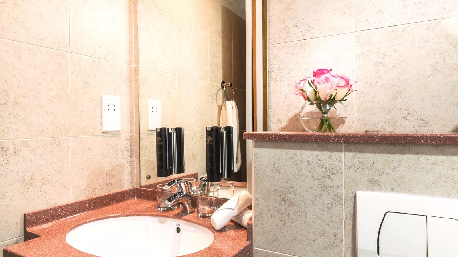 rooms-jannah-one-bedroom-suite-city-view