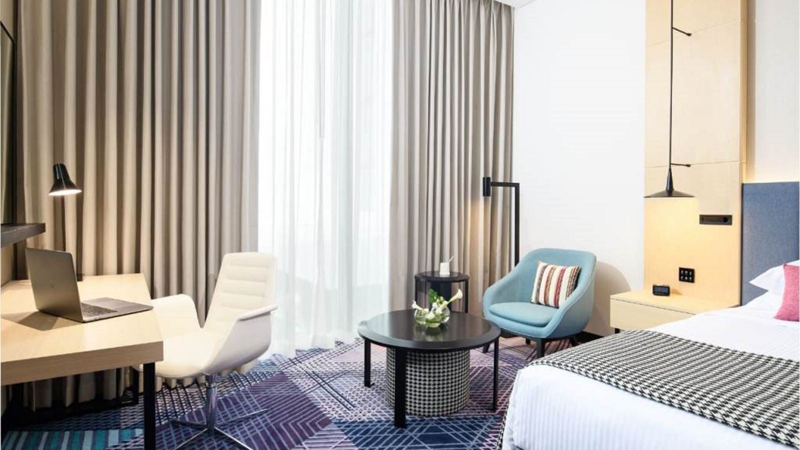 rooms-deluxe-king--twin