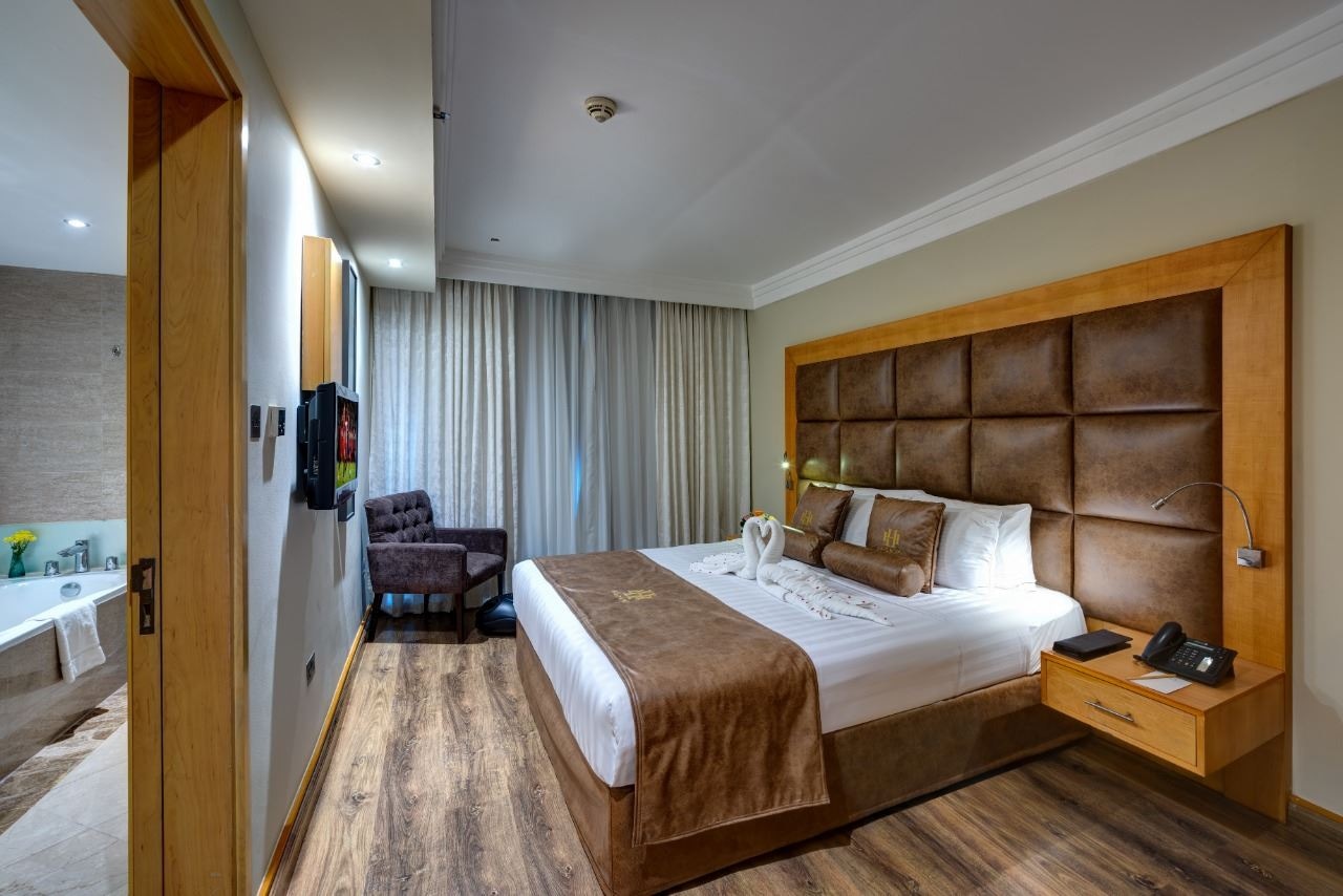 rooms-one-bed-room-suite