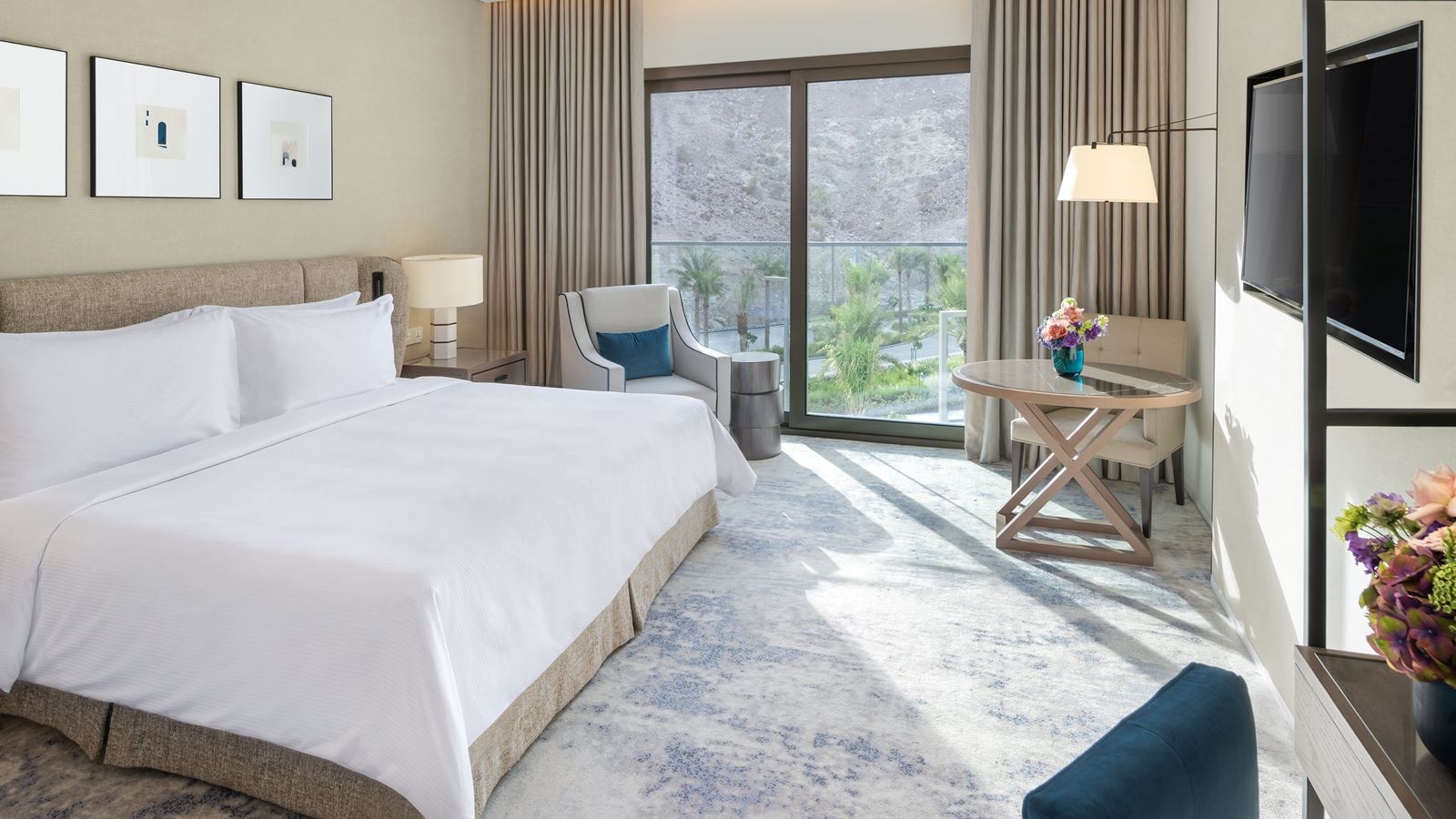 rooms-deluxe-room-mountain-view