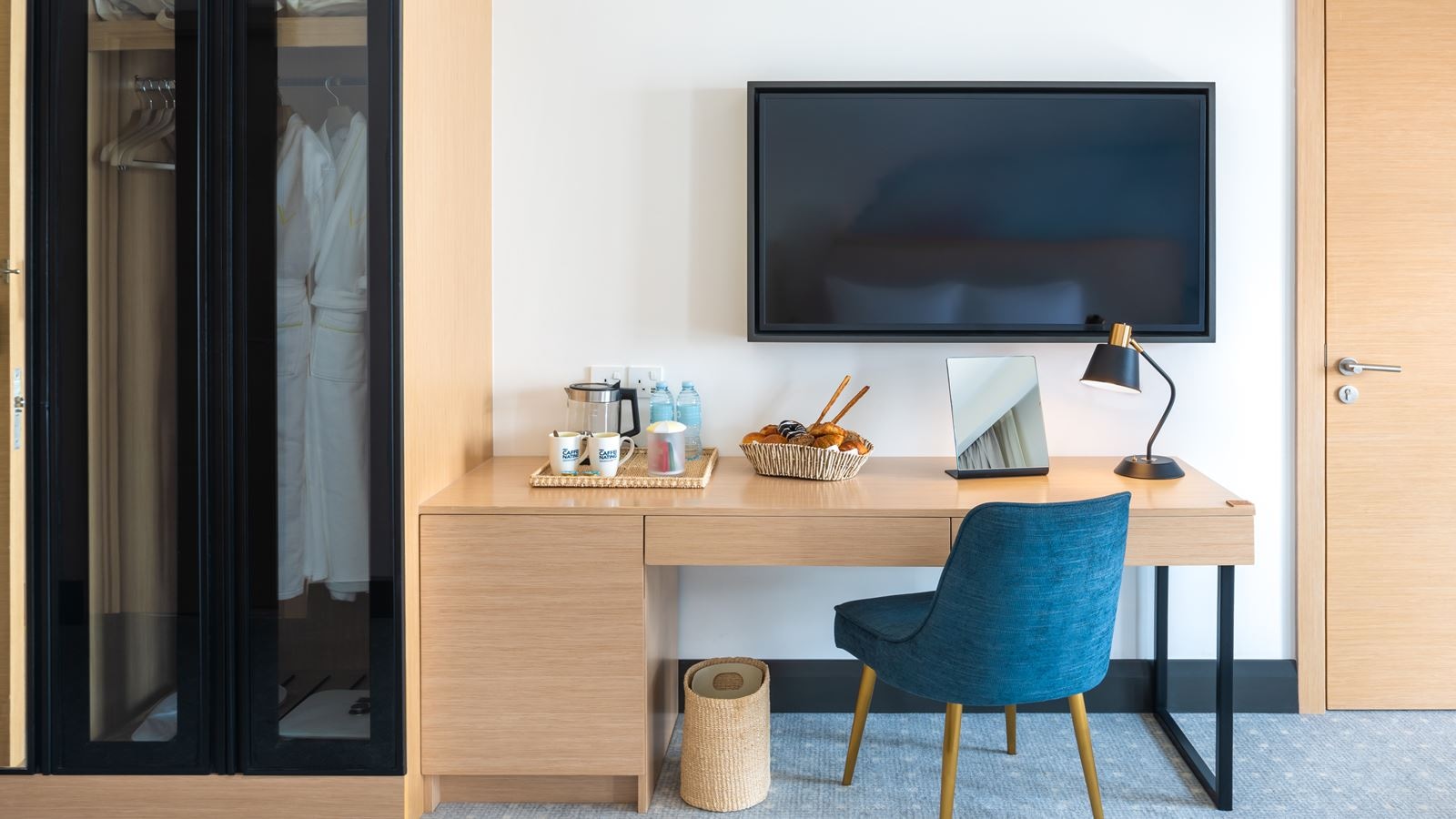 rooms-deluxe-room-sea-view