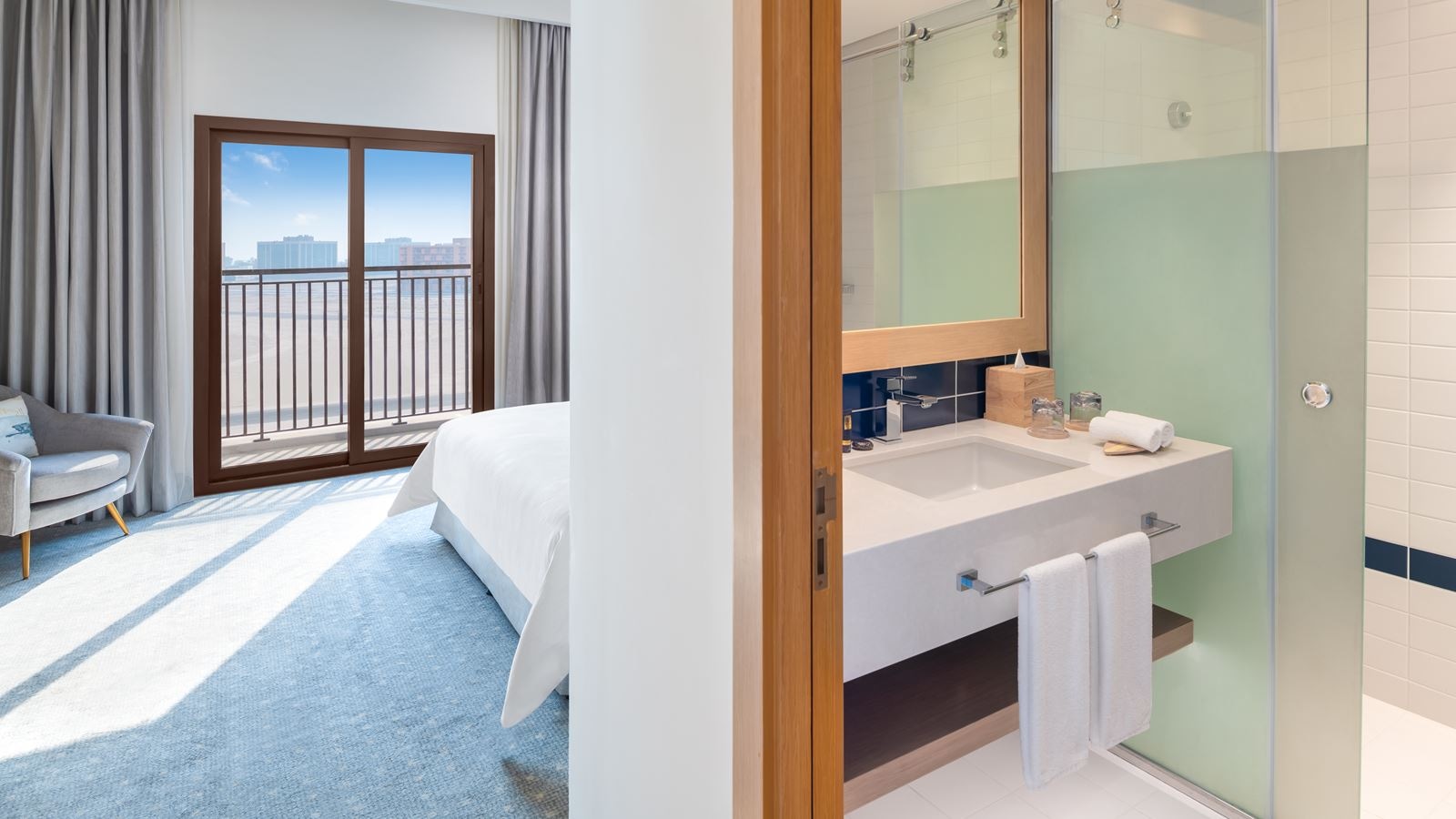 rooms-deluxe-room-city-view