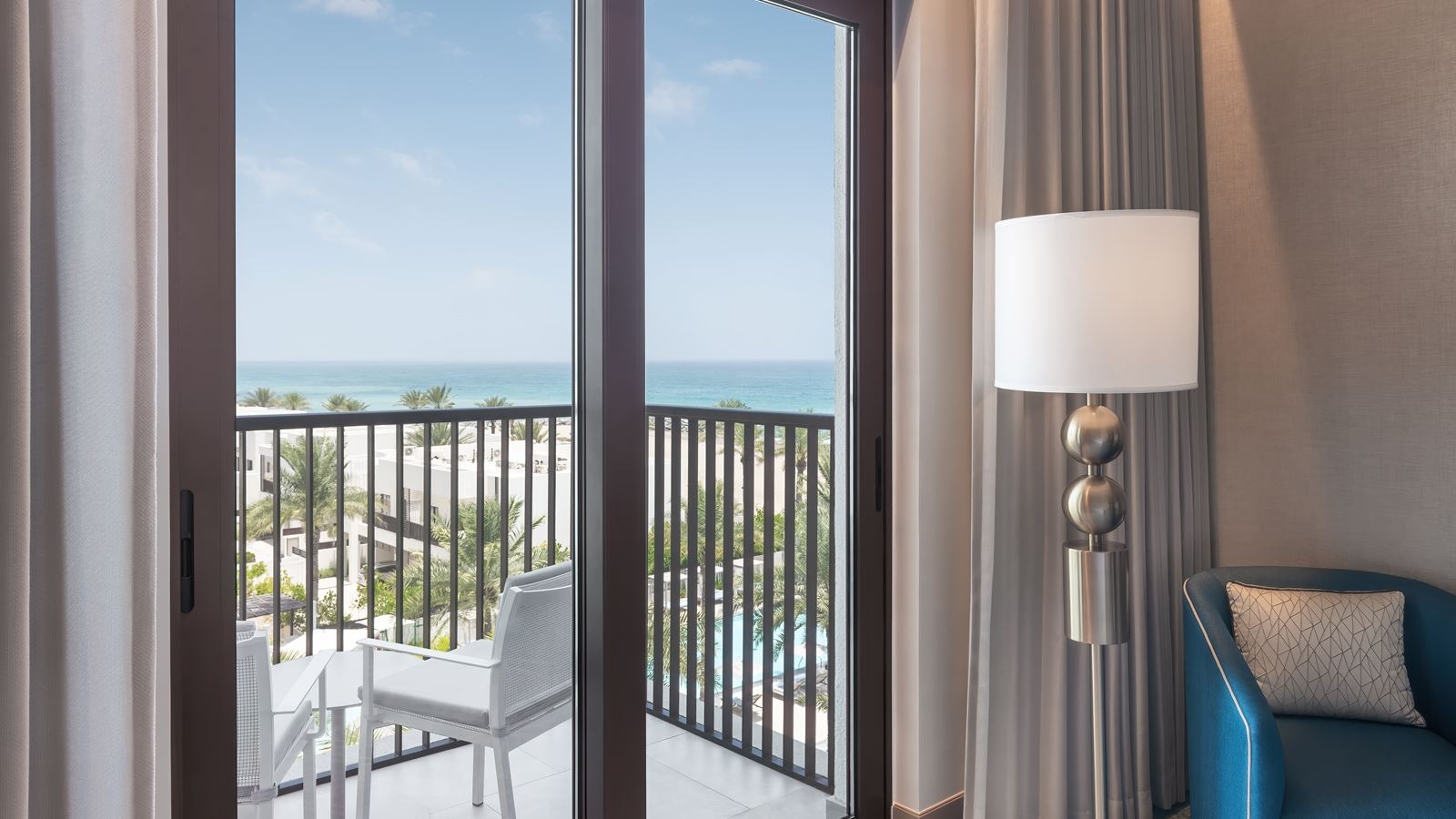 rooms-deluxe-room-pool-view