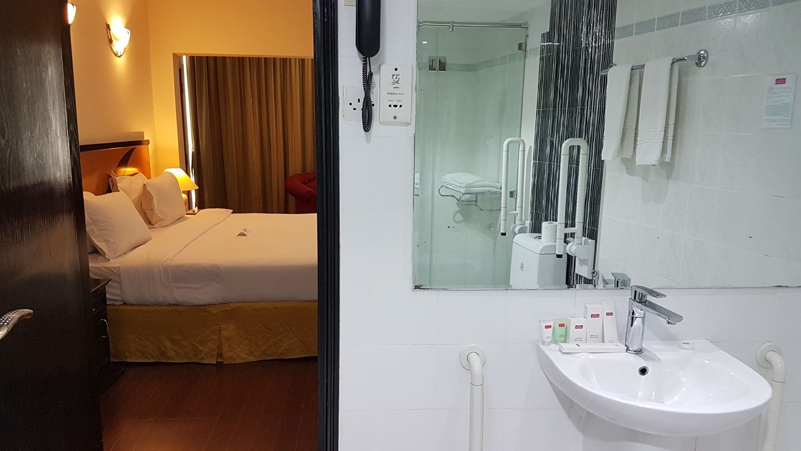 rooms-standard-suite