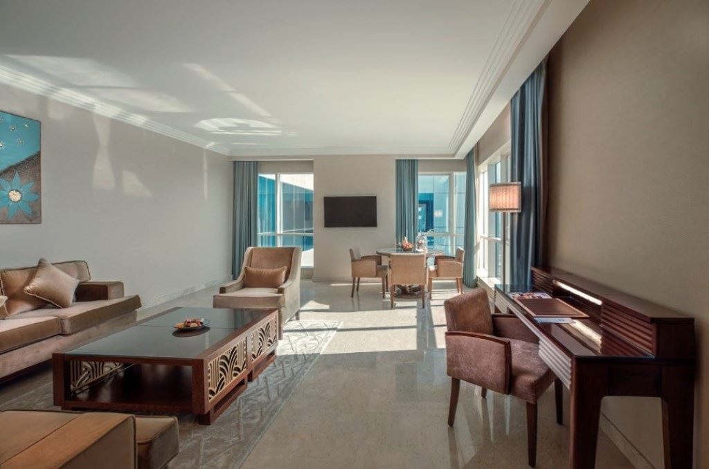 rooms-deluxe-suite-marina-view