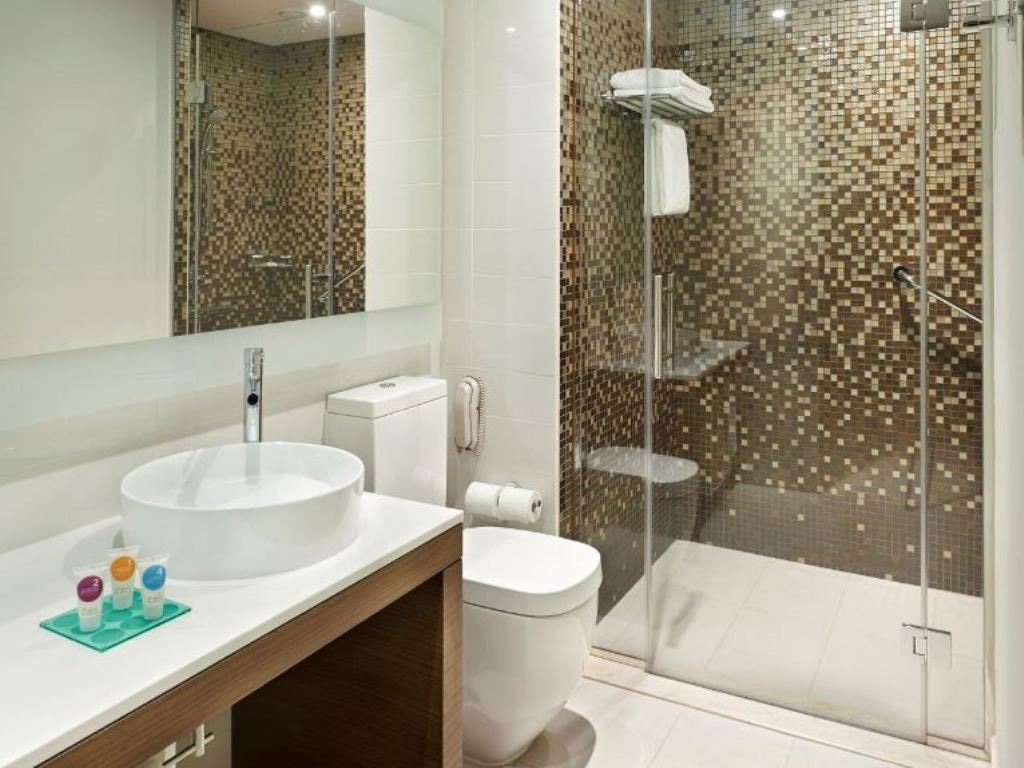 rooms-pool--view-king--twin-room