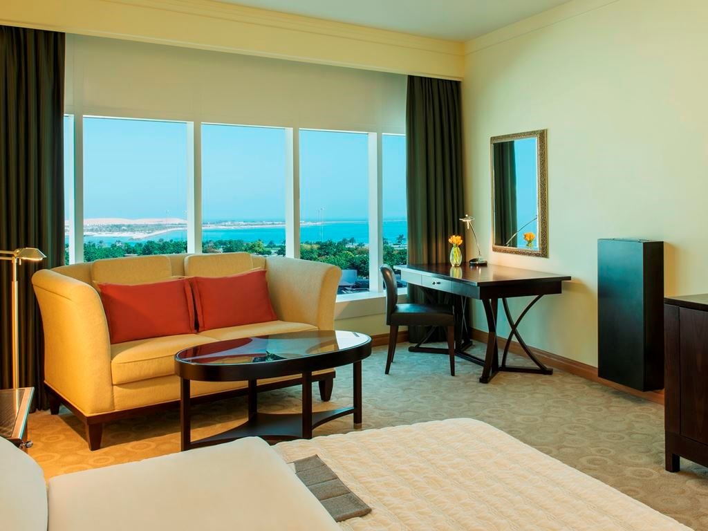 rooms-royal-club-room