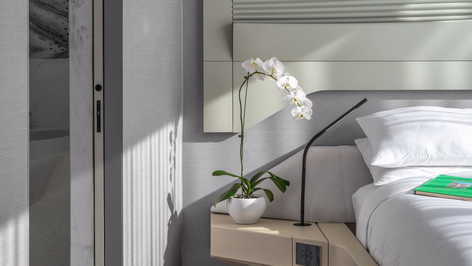 rooms-1-br-me-residence-city-view