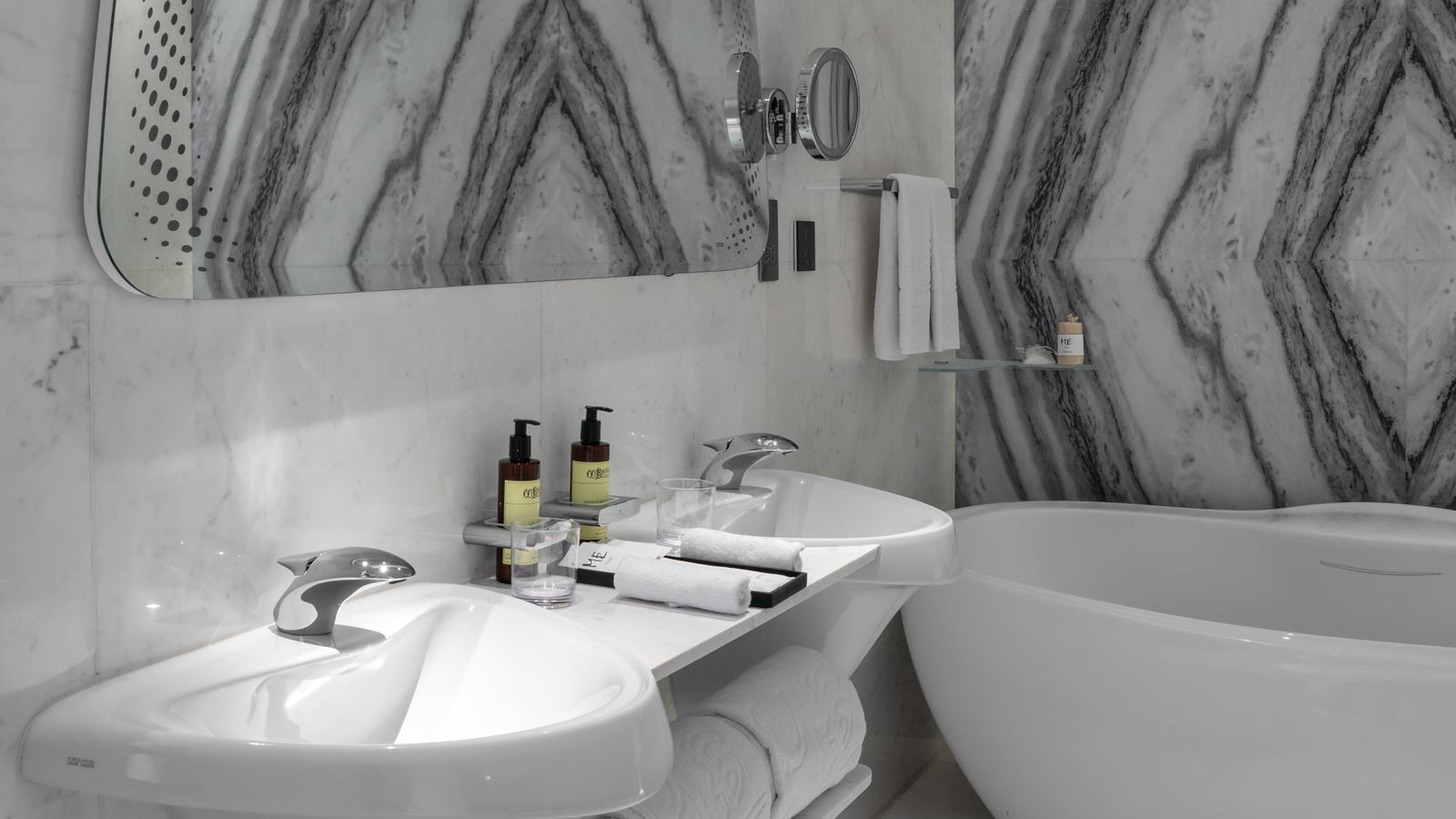 rooms-1-br-me-residence-city-view