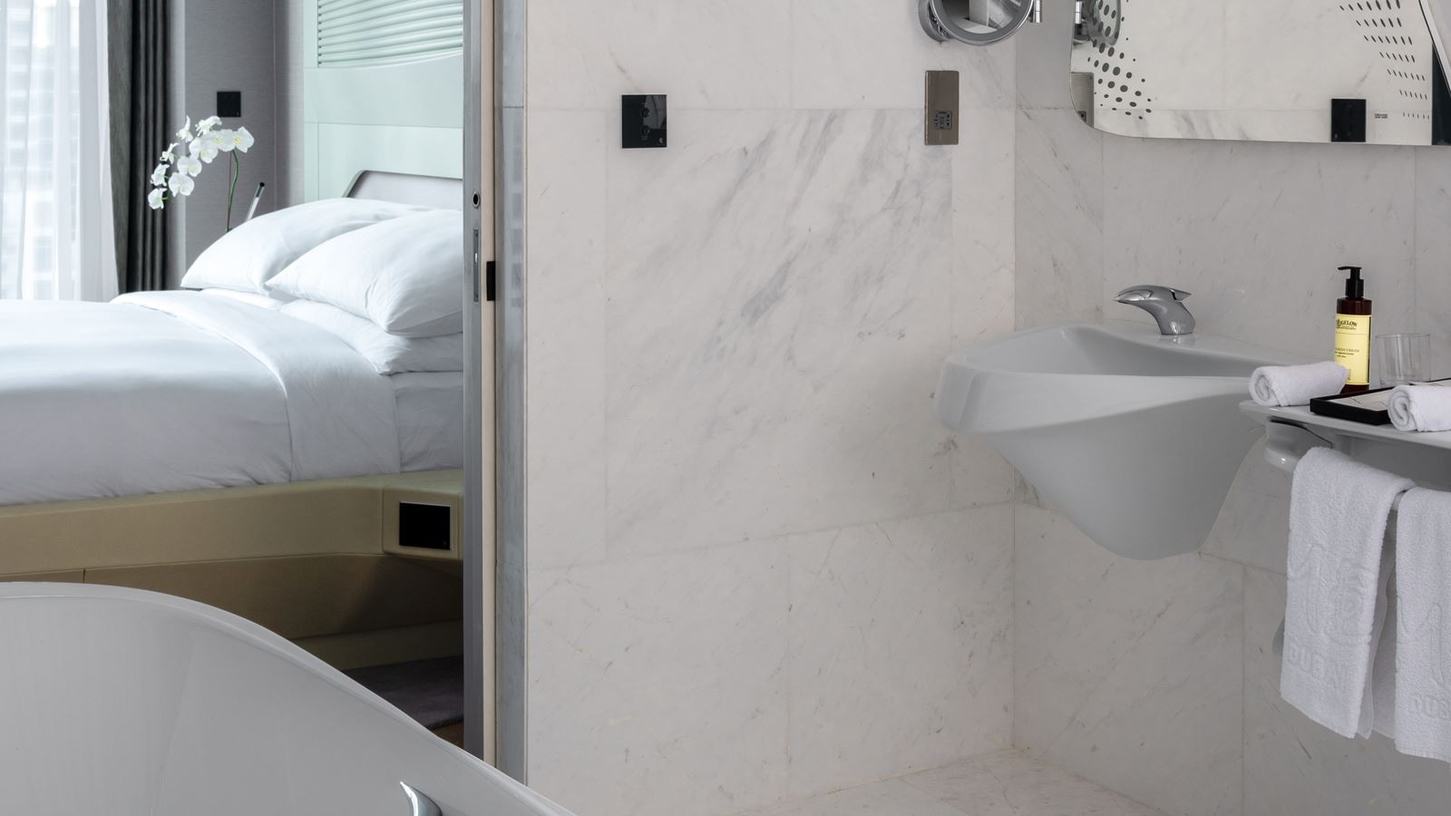 rooms-1-br-me-residence-burj-khalifa-view