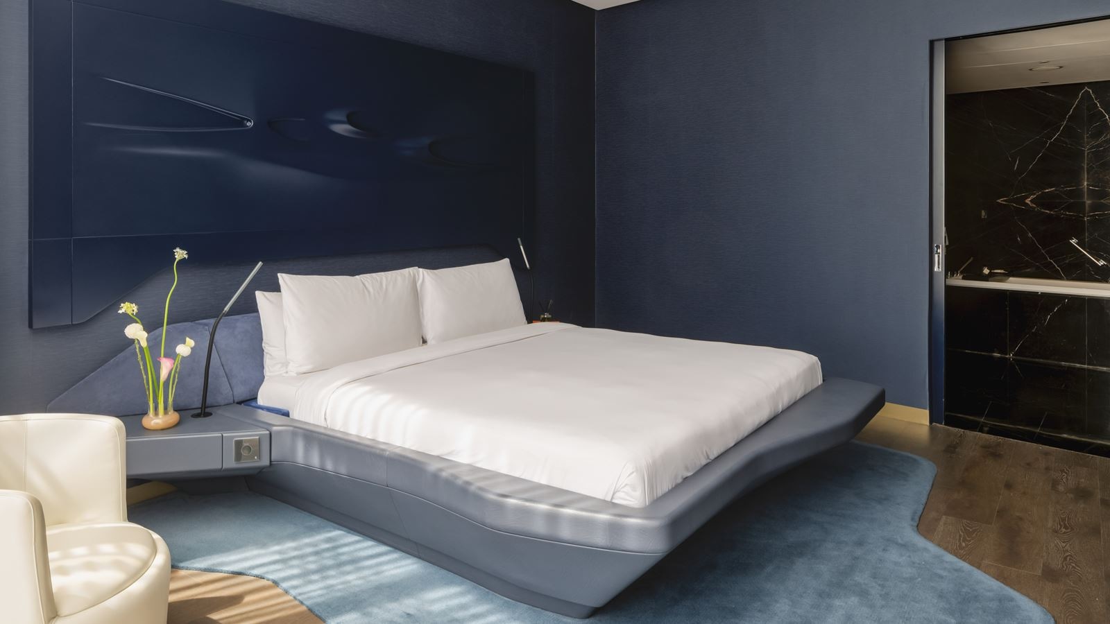 rooms-extra-me-+-junior-suite-with-burj-khalifa-view-and-jacuzzi