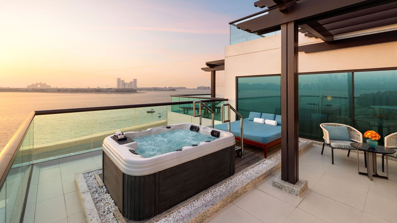 rooms-grand-luxury-suite-sea-view-with-open-jacuzzi