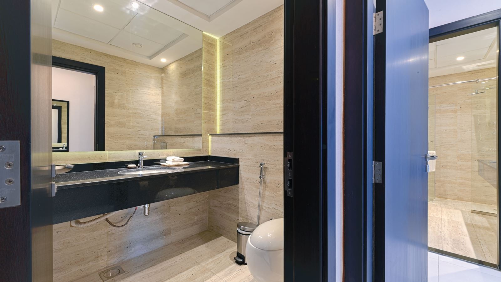 rooms-deluxe-room-kingtwin