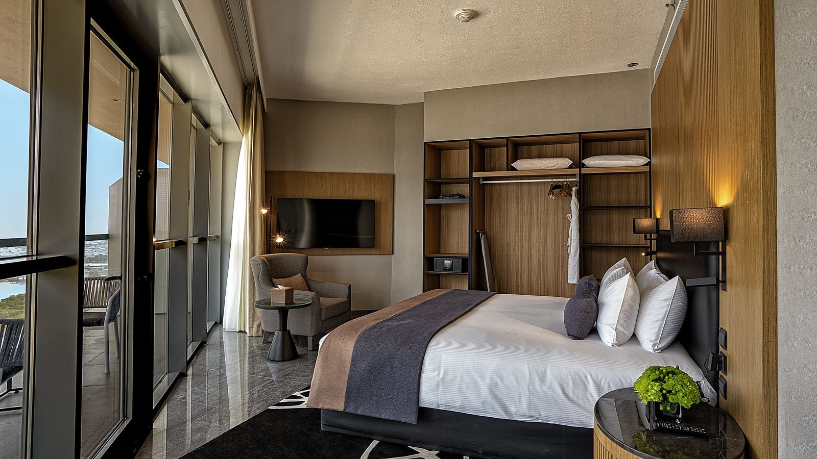 rooms-executive-suite-with-balcony