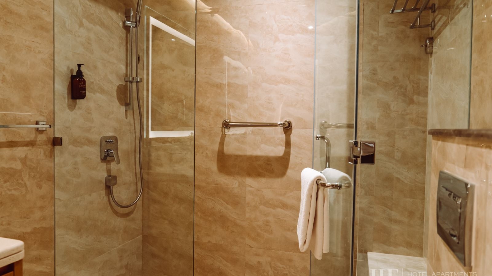 rooms-deluxe-one-bedroom