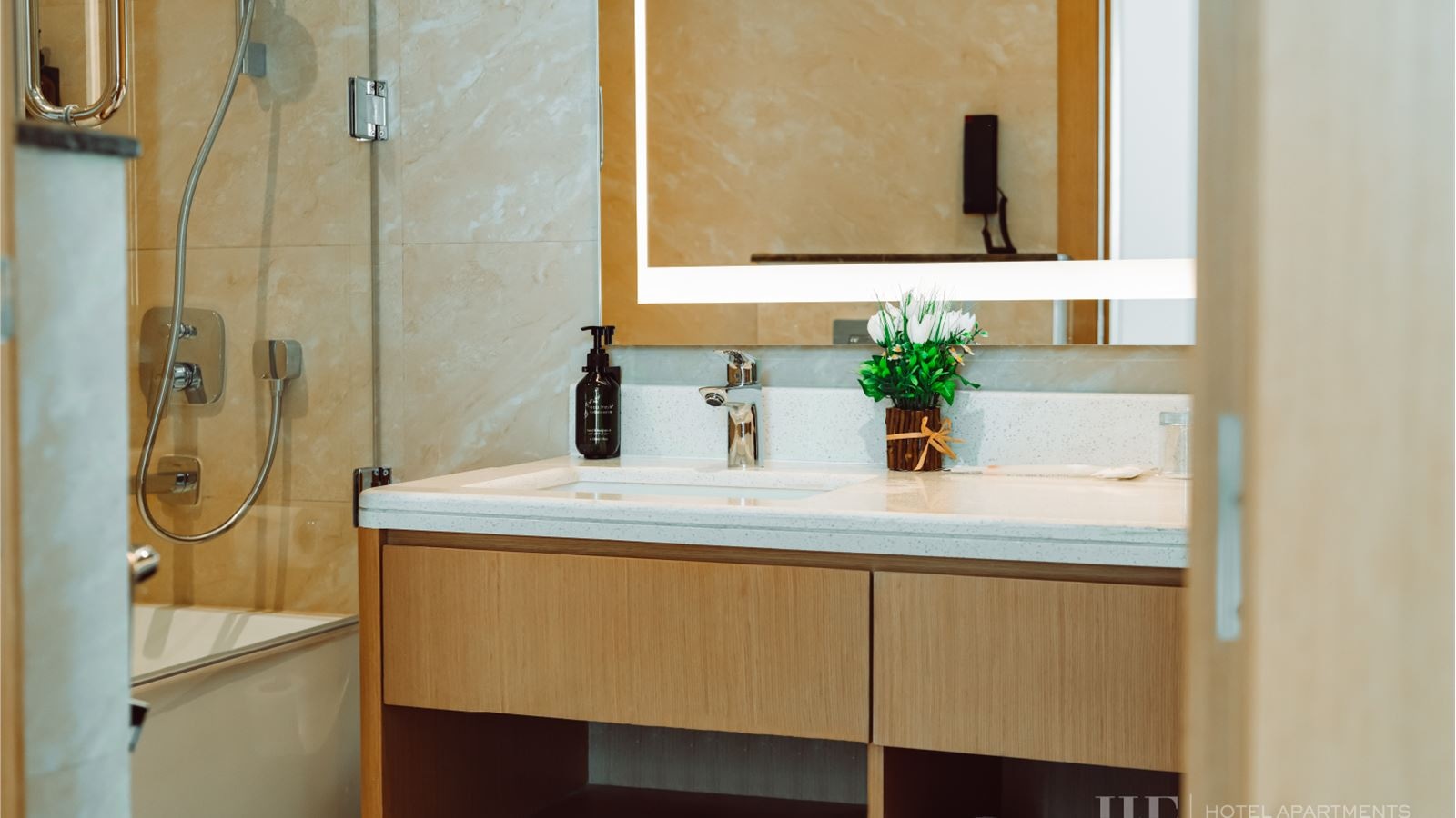 rooms-deluxe-two-bedroom