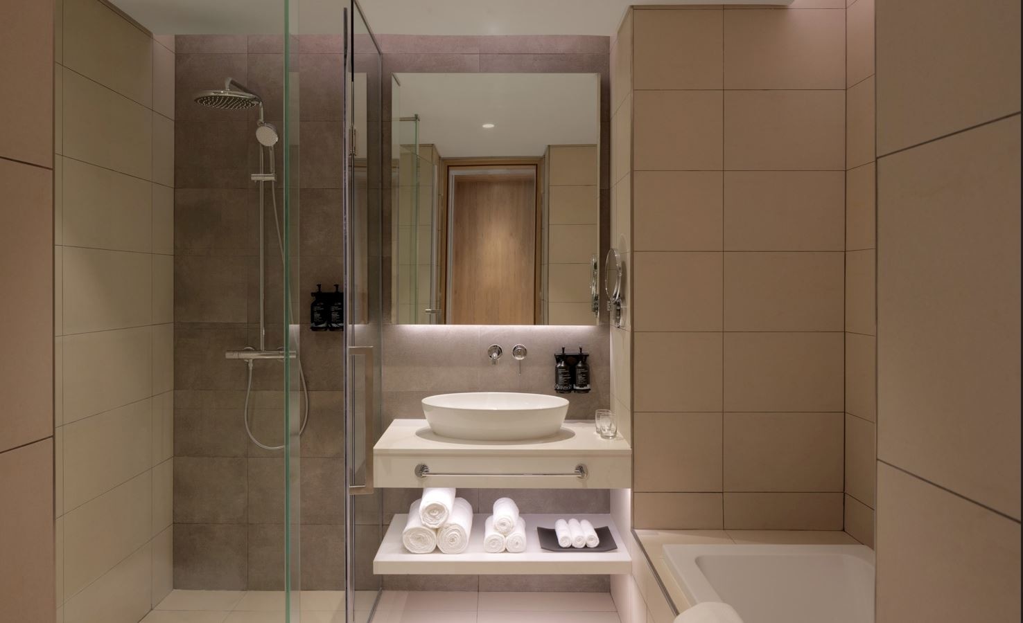 rooms-premium-room-king-bed-nonsmoking