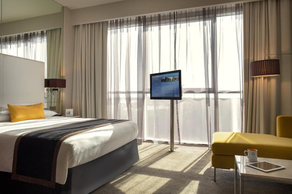 rooms-pool-view-studio-with-kitchenette